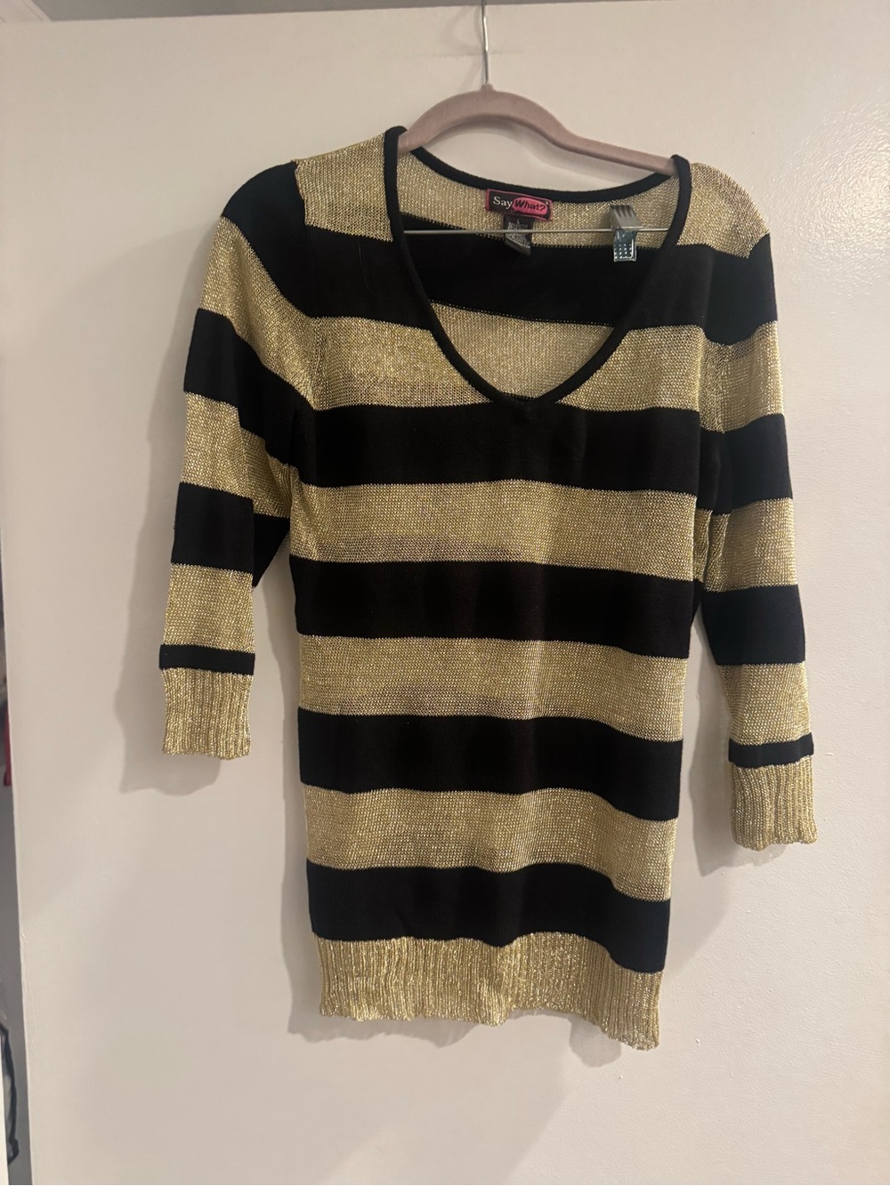 Y2K Say What? Black & Gold Striped V-Neck Knit Top – Women’s Large